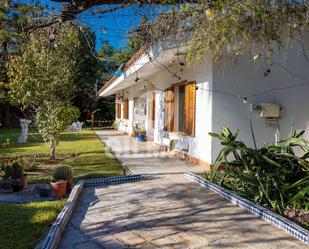 Vista exterior de Casa o xalet en venda en Camas amb Aire condicionat, Calefacció i Jardí privat