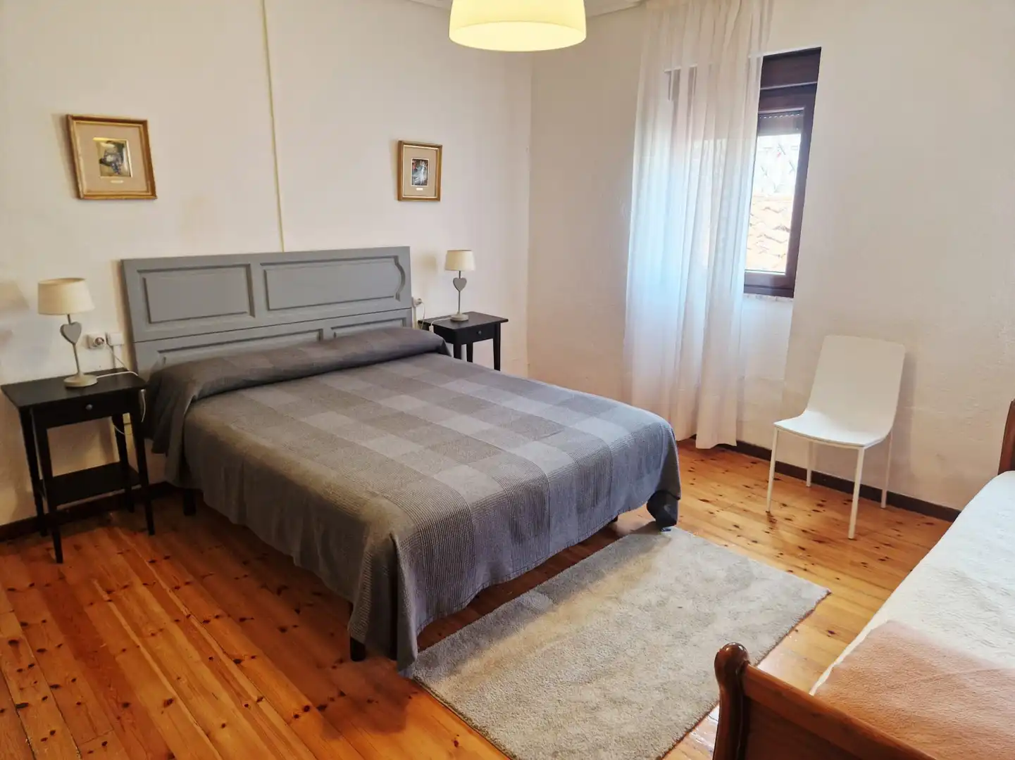 Habitación de Casa adosada en venta en Soto del Barco con Calefacción y Terraza