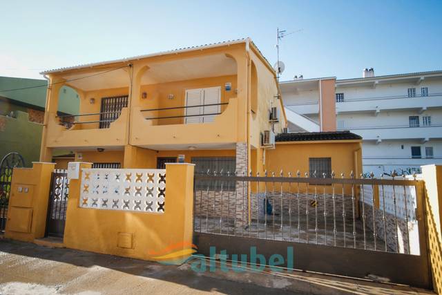 Casa adosada en Venta en Avinguda del Papa Luna, 142 en La Volta