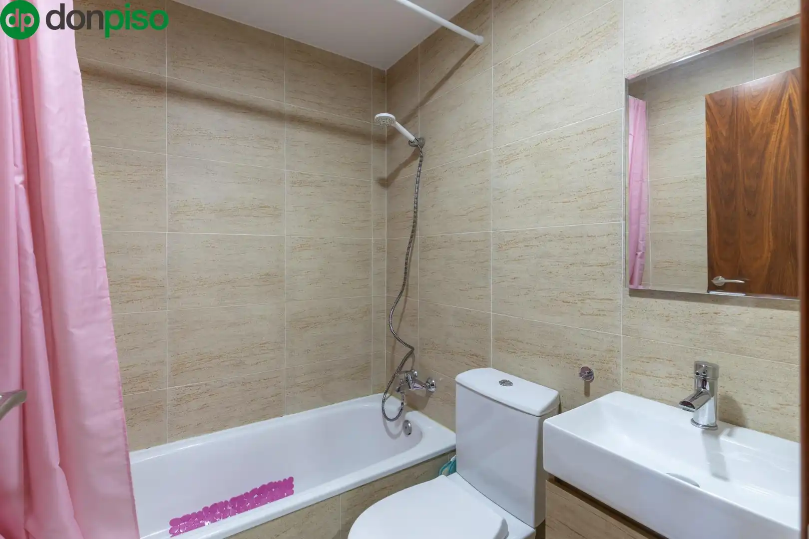 Badezimmer von Dachboden zum Verkauf in Armilla mit Klimaanlage, Terrasse und Abstellraum