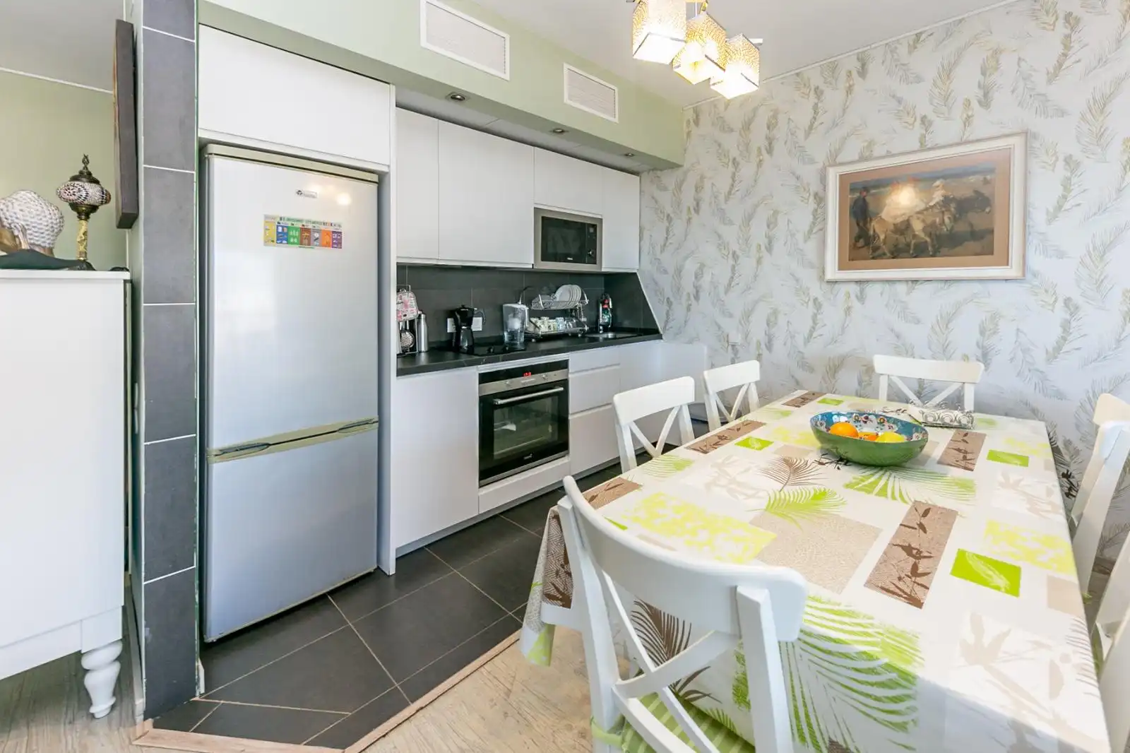 Küche von Dachboden zur Miete in Fuengirola mit Klimaanlage, Heizung und Terrasse