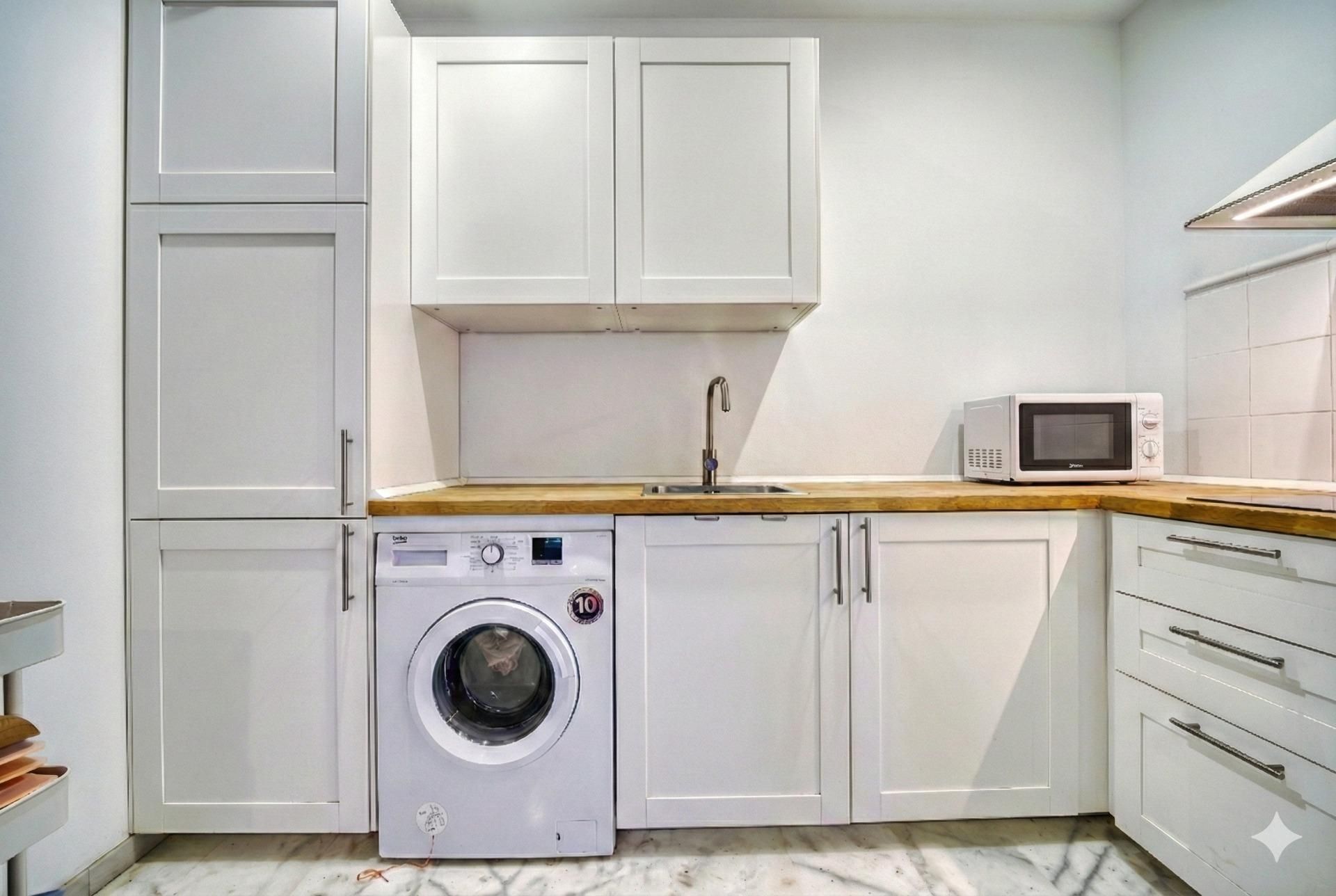 Cuina de Apartament en venda en Bormujos amb Terrassa i Piscina comunitària