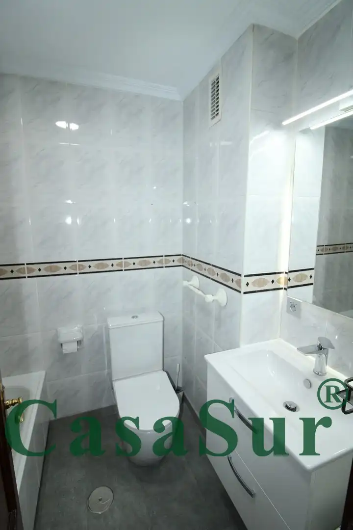 Bany de Pis en venda en Valladolid amb Calefacció, Parquet i Terrassa