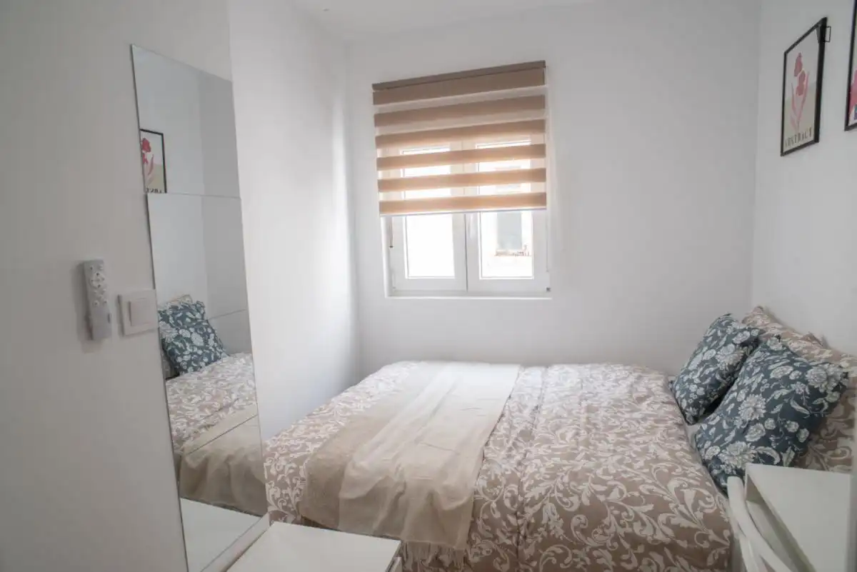 Habitación de Apartamento para compartir en  Valencia Capital con Amueblado, Horno y Lavadora