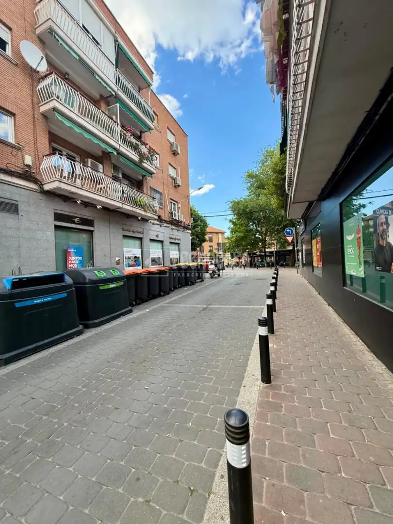 Vista exterior de Local en venta en Madrid con Aire acondicionado