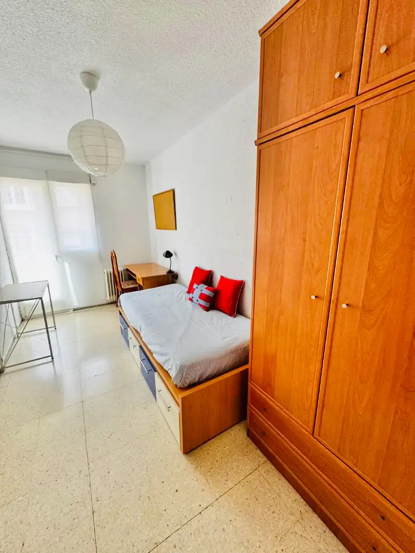 Habitación de Piso de alquiler en Granada con Calefacción, Terraza y Amueblado