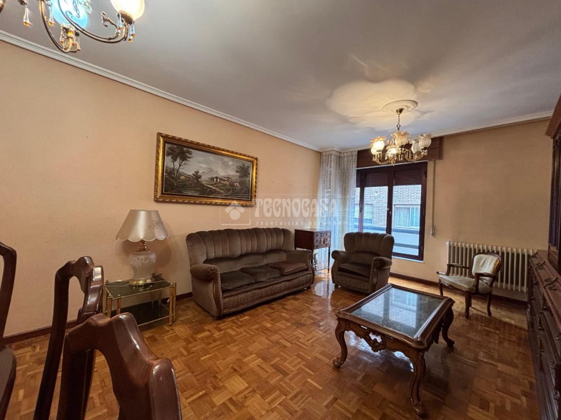 Sala d'estar de Pis en venda en Palencia Capital amb Calefacció, Parquet i Traster