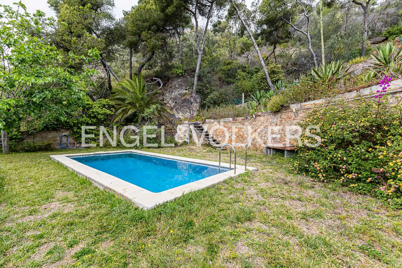 Piscina de Casa o xalet en venda en Castelldefels amb Aire condicionat, Calefacció i Jardí privat