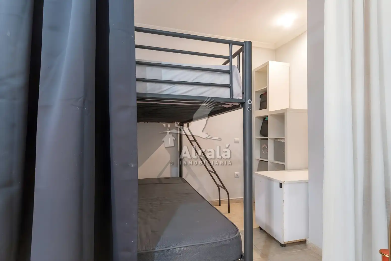 Habitación de Piso en venta en Madrid con Calefacción, Jardín privado y Piscina
