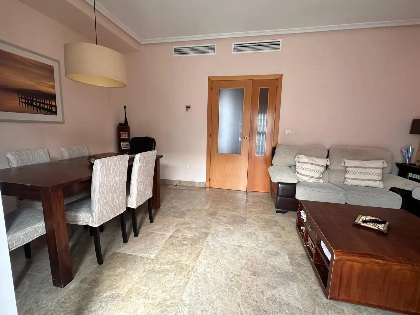 Sala de estar de Casa adosada en venta en Montequinto con Aire acondicionado y Calefacción