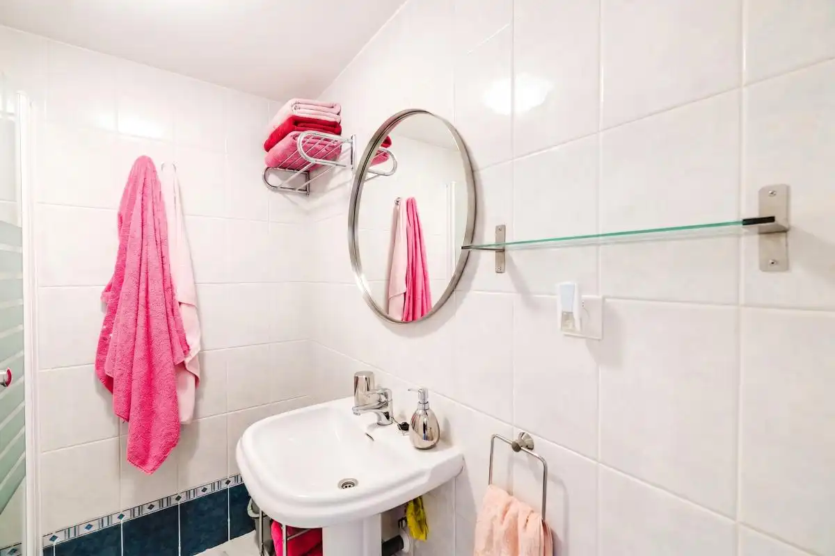 Bathroom of Flat for sale in Manilva  with Air Conditioner, Heating and Terrace