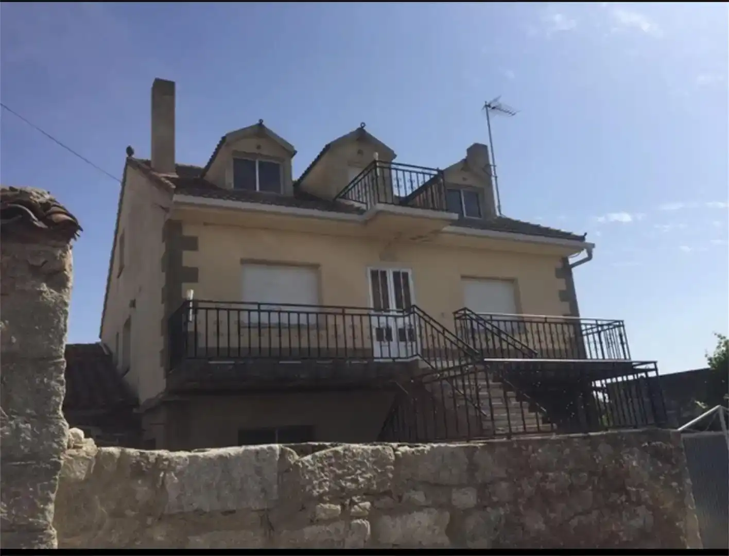 Vista exterior de Casa o xalet en venda en Moral de Sayago amb Jardí privat, Traster i Moblat
