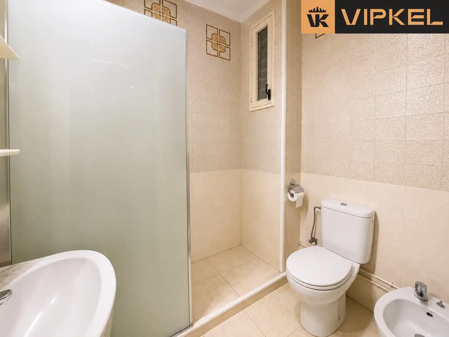 Bathroom of Flat for sale in Badalona  with Air Conditioner, Heating and Furnished