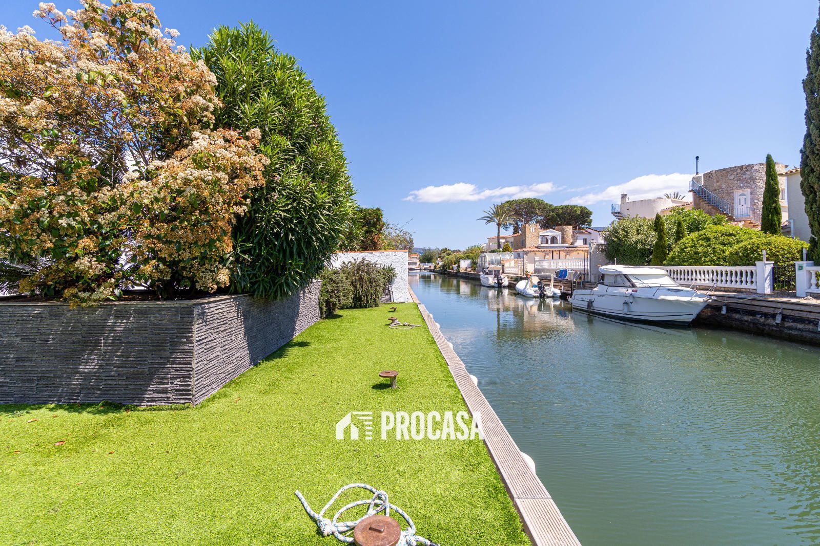 Vista exterior de Casa o xalet en venda en Empuriabrava amb Aire condicionat, Calefacció i Piscina