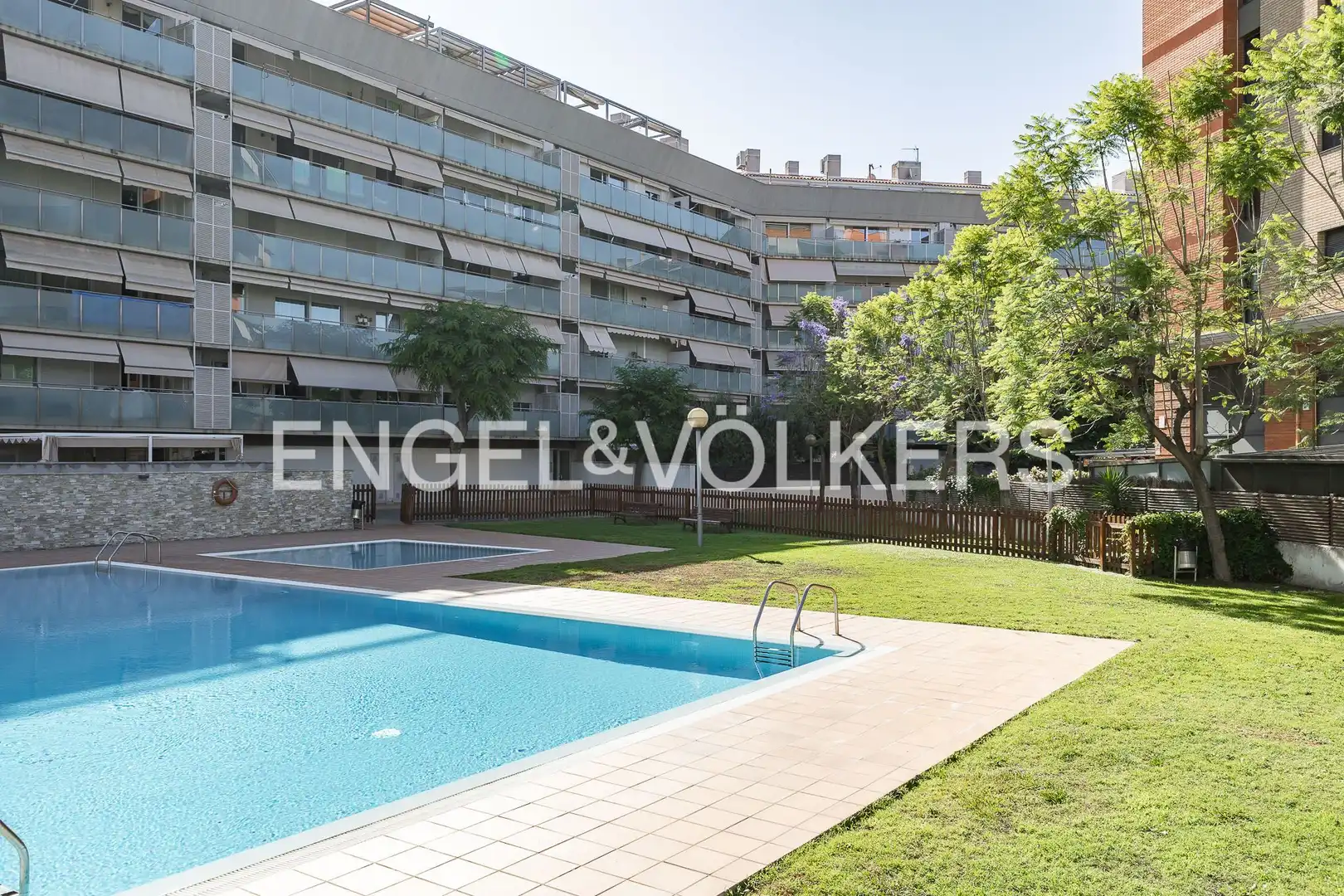 Piscina de Ático en venta en Sant Joan Despí con Aire acondicionado, Calefacción y Parquet