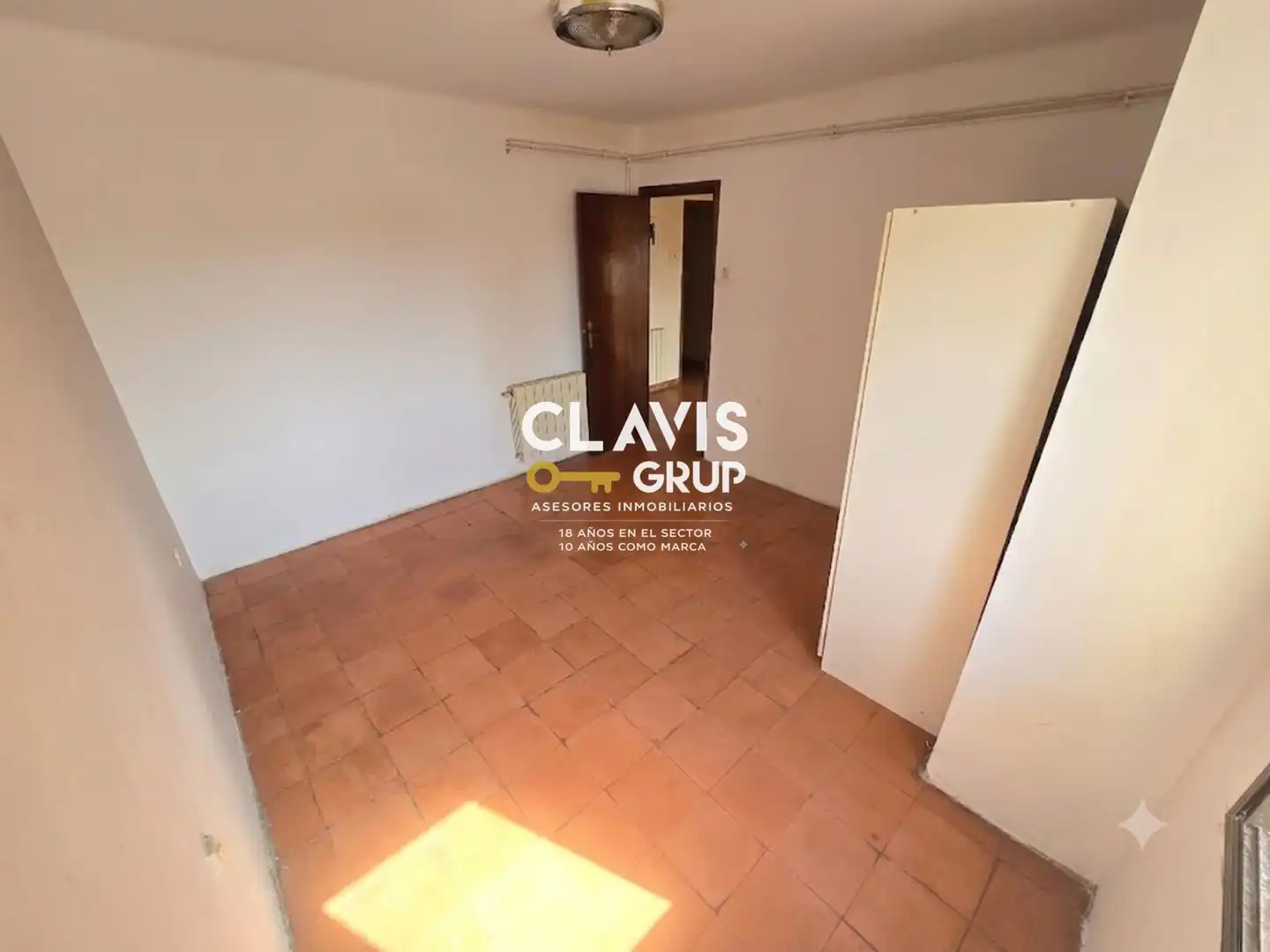Flat for sale in Barcelona  with Heating, Terrace and Alarm