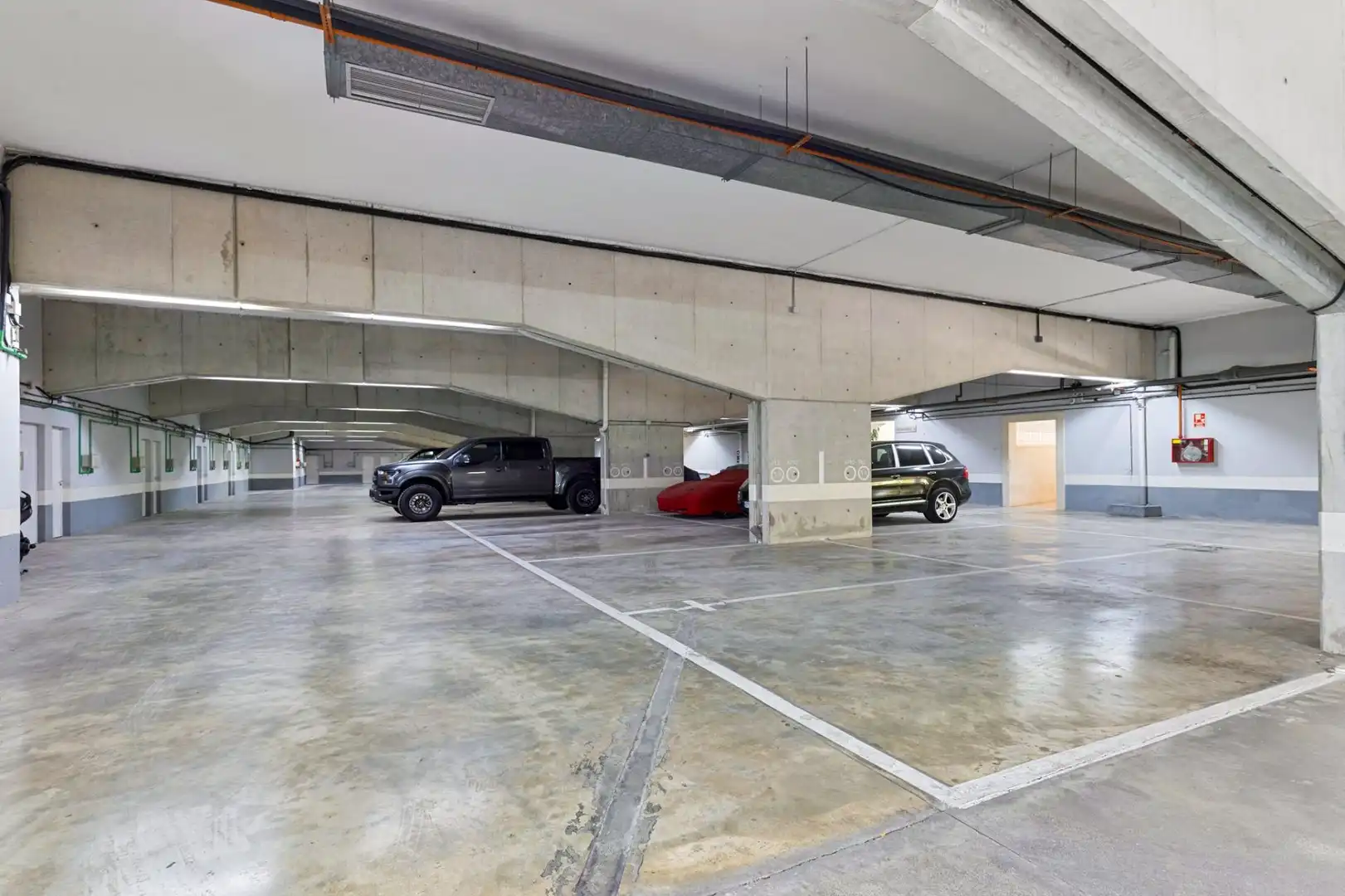Parking de Apartamento en venta en Marbella con Jardín privado y Terraza