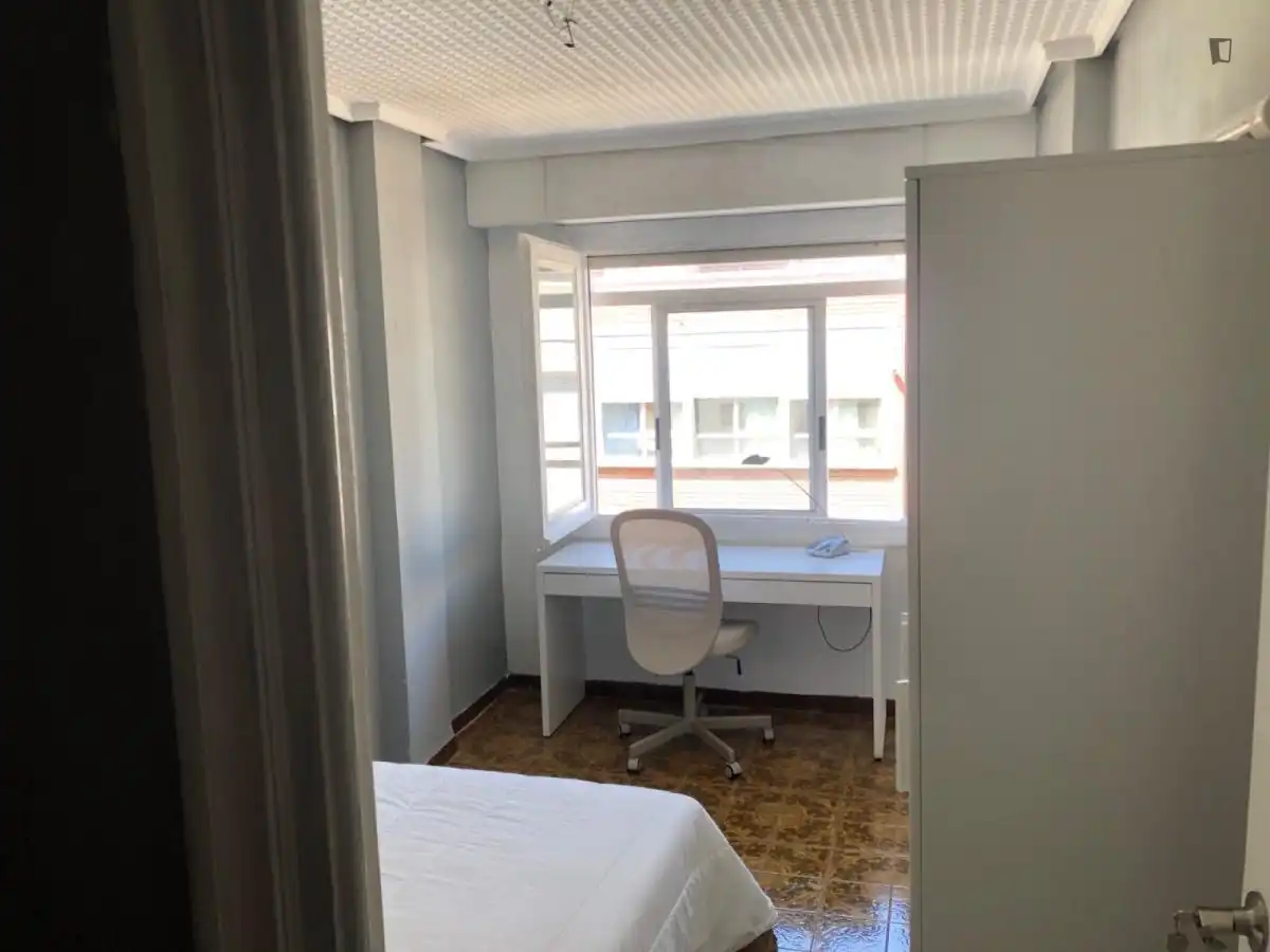 Habitación de Casa o chalet para compartir en Zaragoza con Calefacción, Amueblado y Lavadora
