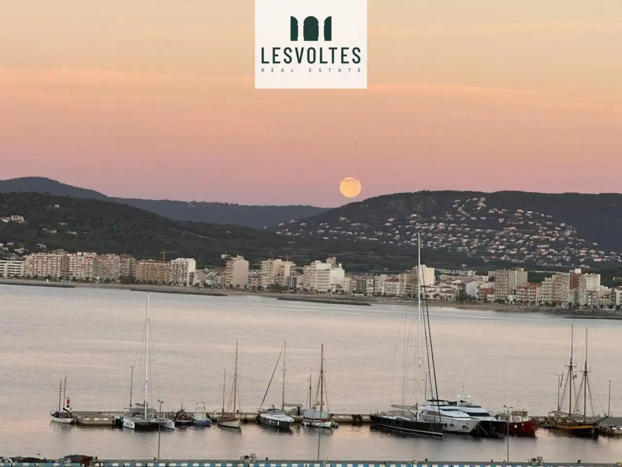 Vista exterior de Apartamento en venta en Palamós con Calefacción, Parquet y Balcón