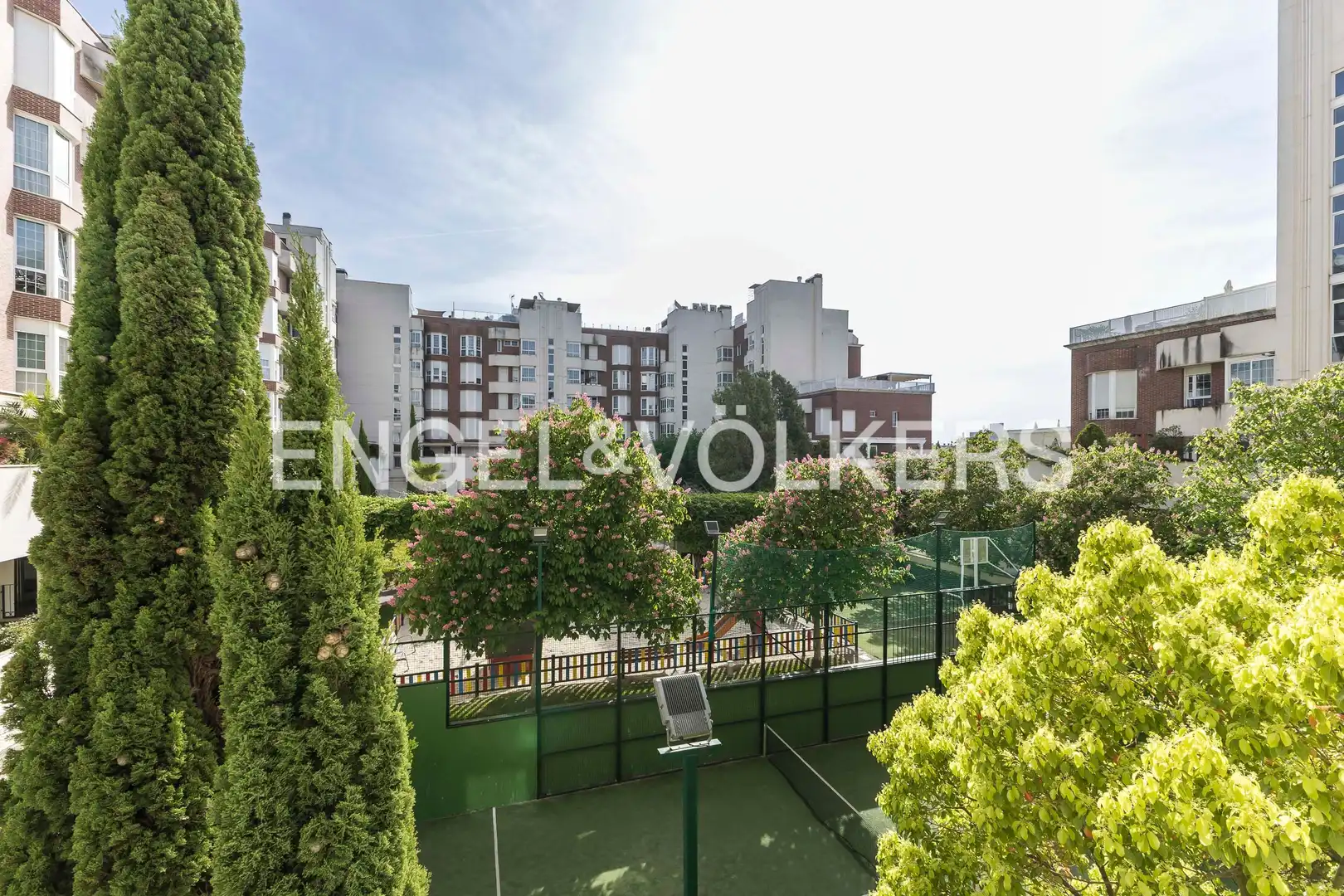 Terraza de Piso en venta en Madrid con Aire acondicionado, Calefacción y Jardín privado
