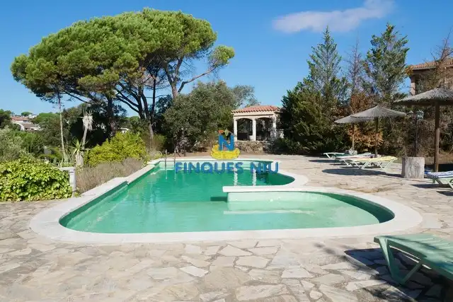 Casa con piscina en venta en Carrer Sant Martí