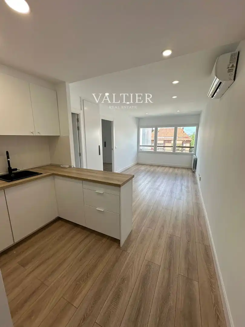 Dormitori de Pis de lloguer en  Madrid Capital amb Aire condicionat, Calefacció i Piscina