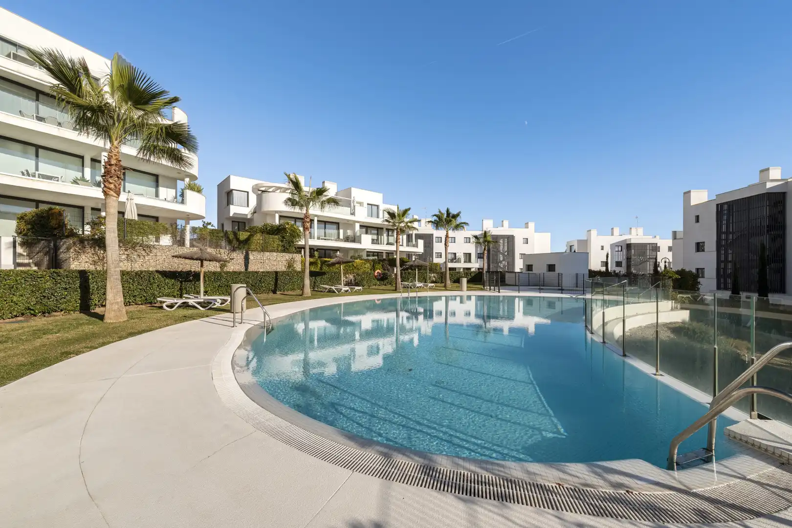 Piscina de Planta baixa en venda en Fuengirola amb Aire condicionat, Jardí privat i Terrassa