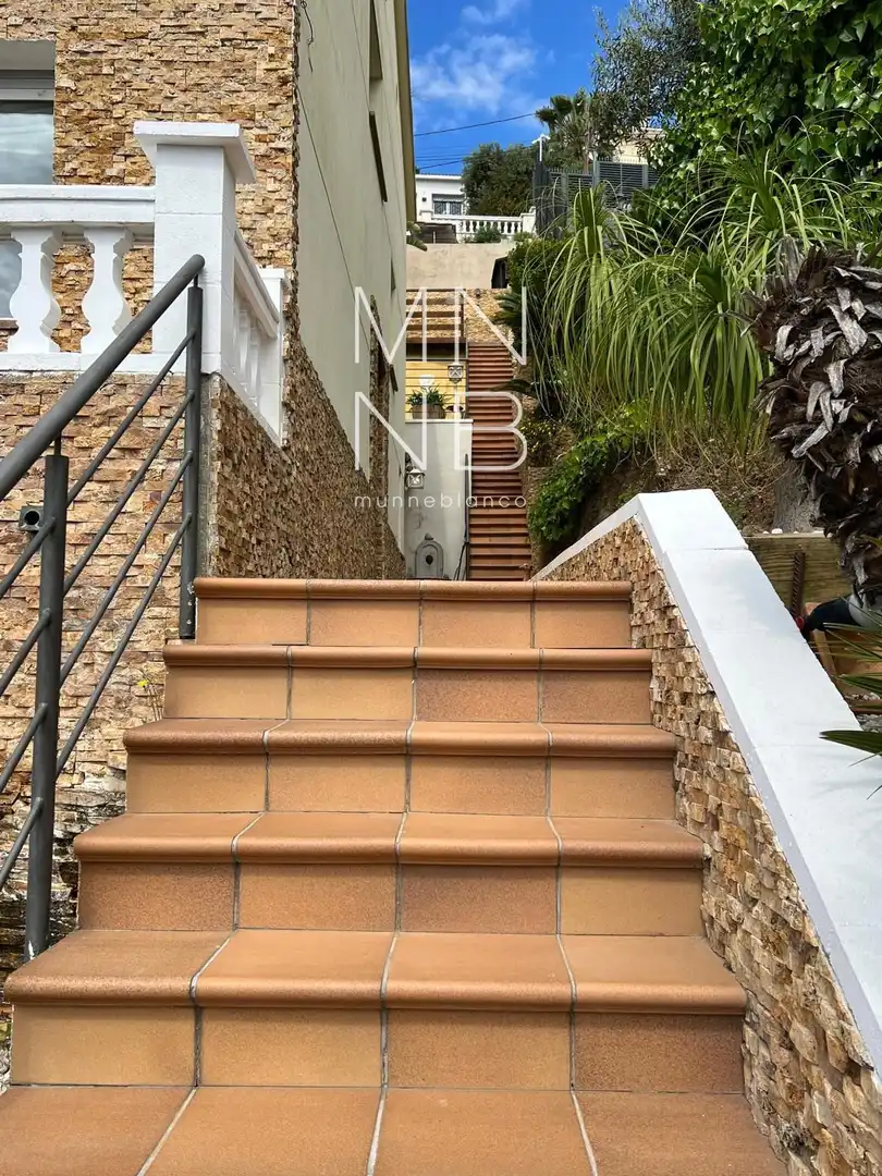 Vista exterior de Casa o xalet en venda en Malgrat de Mar amb Aire condicionat, Calefacció i Traster