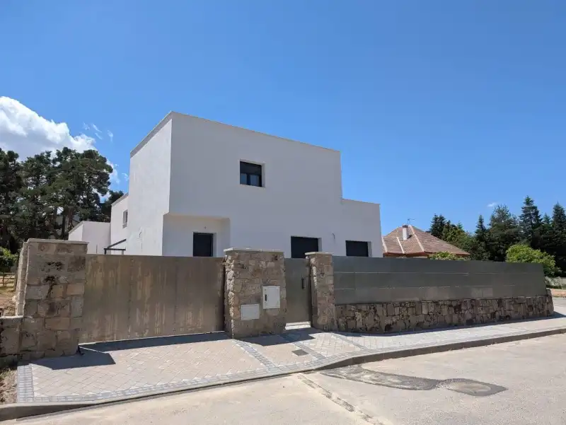 Exterior view of Houses for sale in El Espinar  with Heating and Terrace
