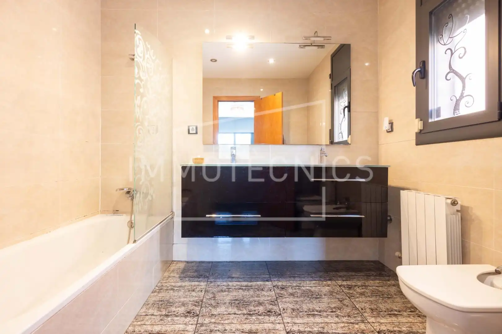 Baño de Casa o chalet en venta en La Roca del Vallès con Calefacción, Jardín privado y Terraza