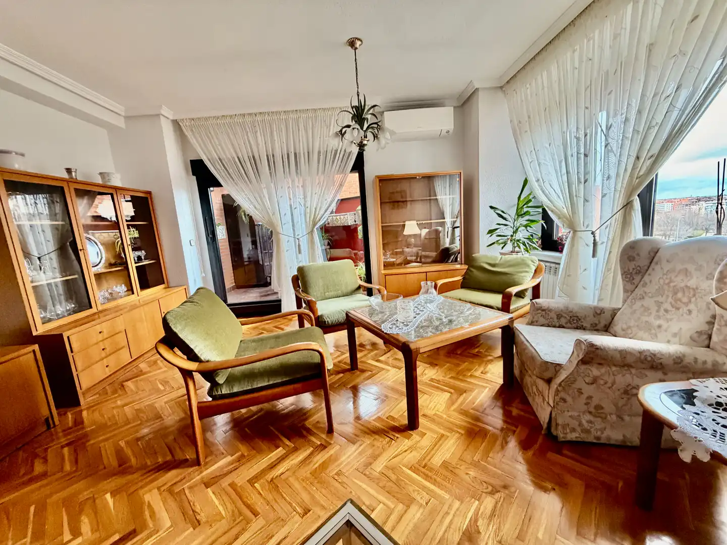 Sala de estar de Dúplex en venta en Leganés con Aire acondicionado, Calefacción y Jardín privado