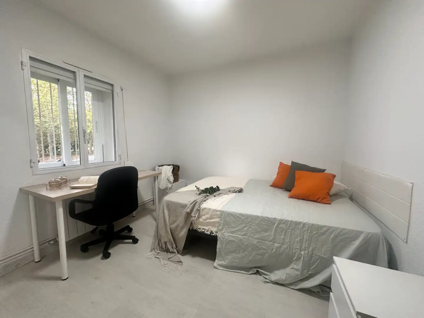 Bedroom of Flat for share in Madrid  with Heating, Furnished and Oven
