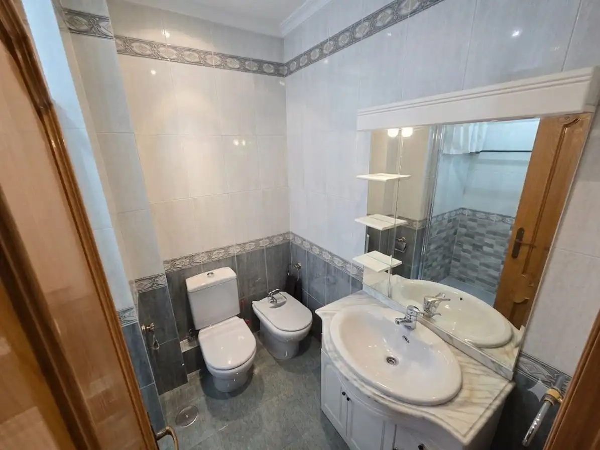 Baño de Piso en venta en Madrid con Aire acondicionado, Calefacción y Amueblado