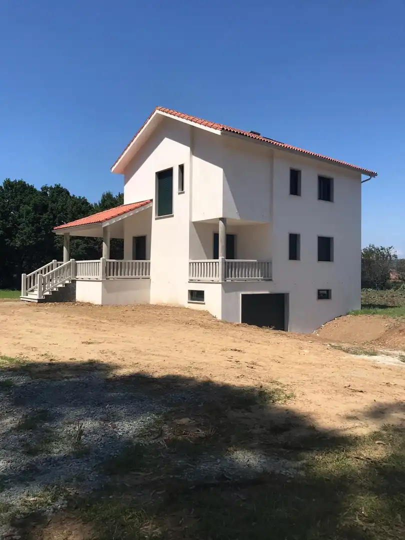 Vista exterior de Casa o xalet en venda en Arzúa amb Jardí privat, Terrassa i Traster
