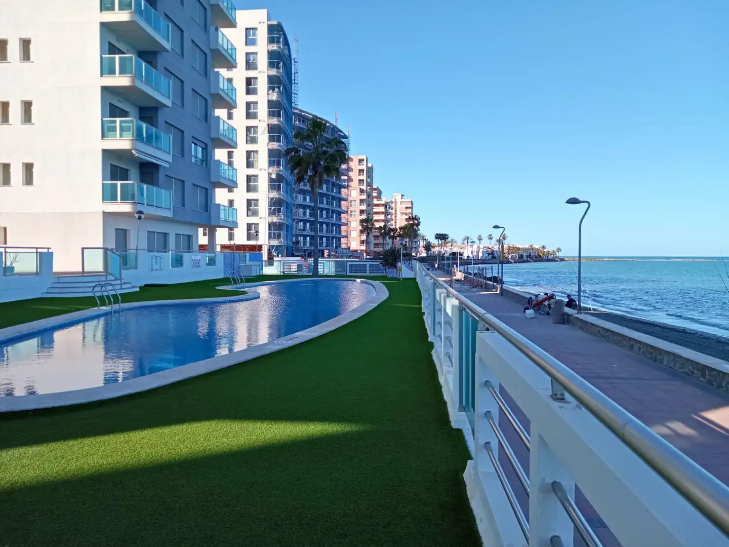 Piscina de Piso en venta en La Manga del Mar Menor con Aire acondicionado, Amueblado y Horno