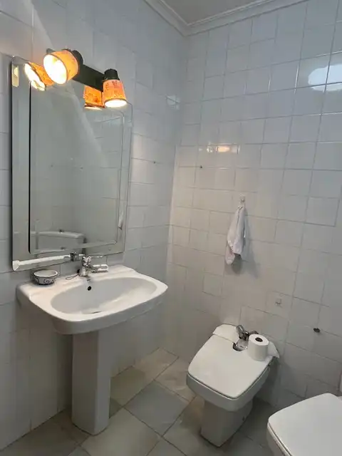 Badezimmer von Wohnung zum Verkauf in Santander mit Heizung, Abstellraum und Ofen