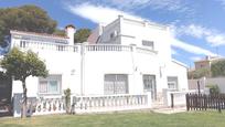 Vista exterior de Casa o xalet en venda en Mont-roig del Camp amb Aire condicionat, Terrassa i Piscina