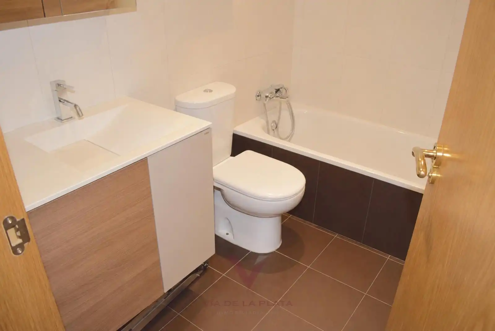 Baño de Casa adosada en venta en Monterrubio de Armuña con Calefacción, Jardín privado y Parquet