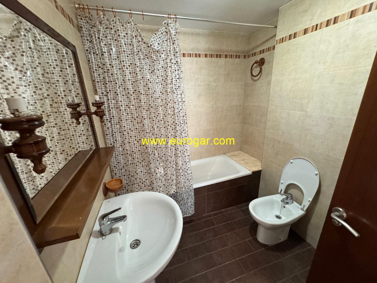 Bany de Pis en venda en Chiva amb Piscina comunitària