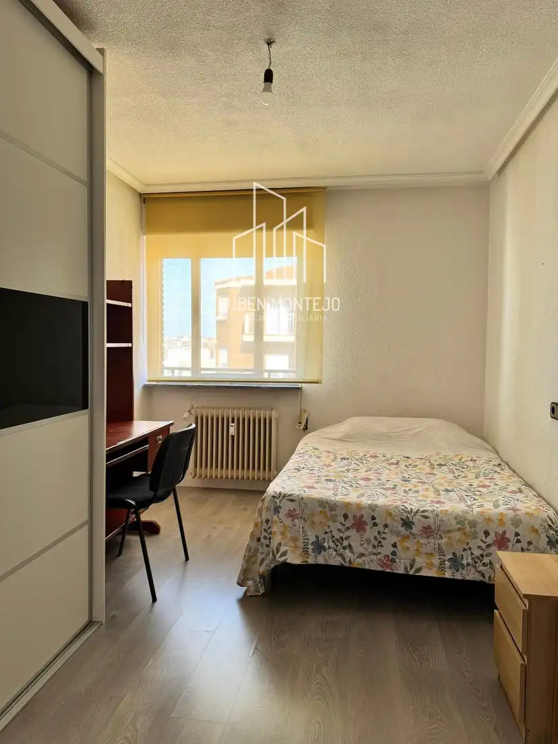 Schlafzimmer von Wohnung zur untervermieten in Salamanca mit Heizung, Terrasse und Möbliert