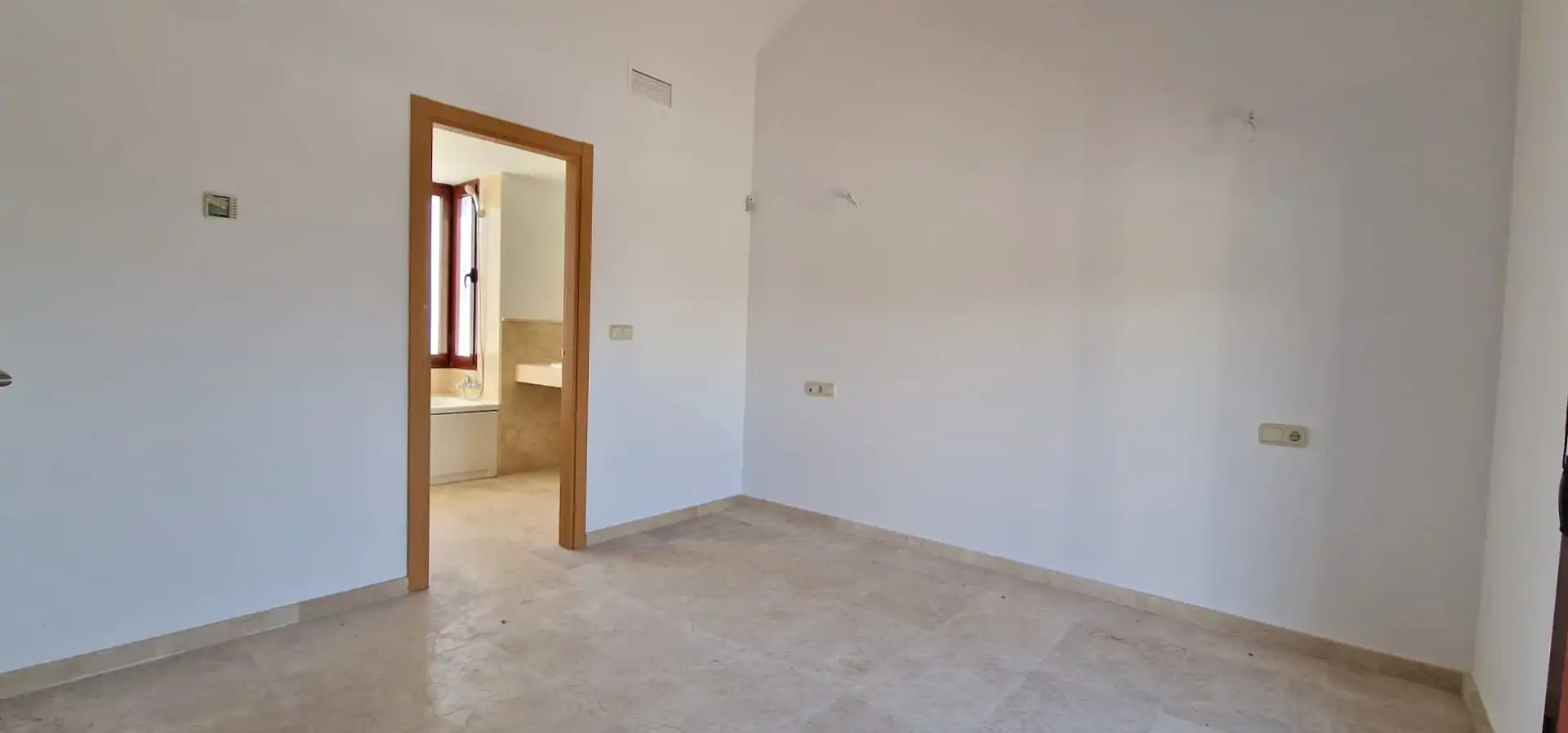 Einfamilien-Reihenhaus zum Verkauf in Cártama mit Privatgarten und Terrasse