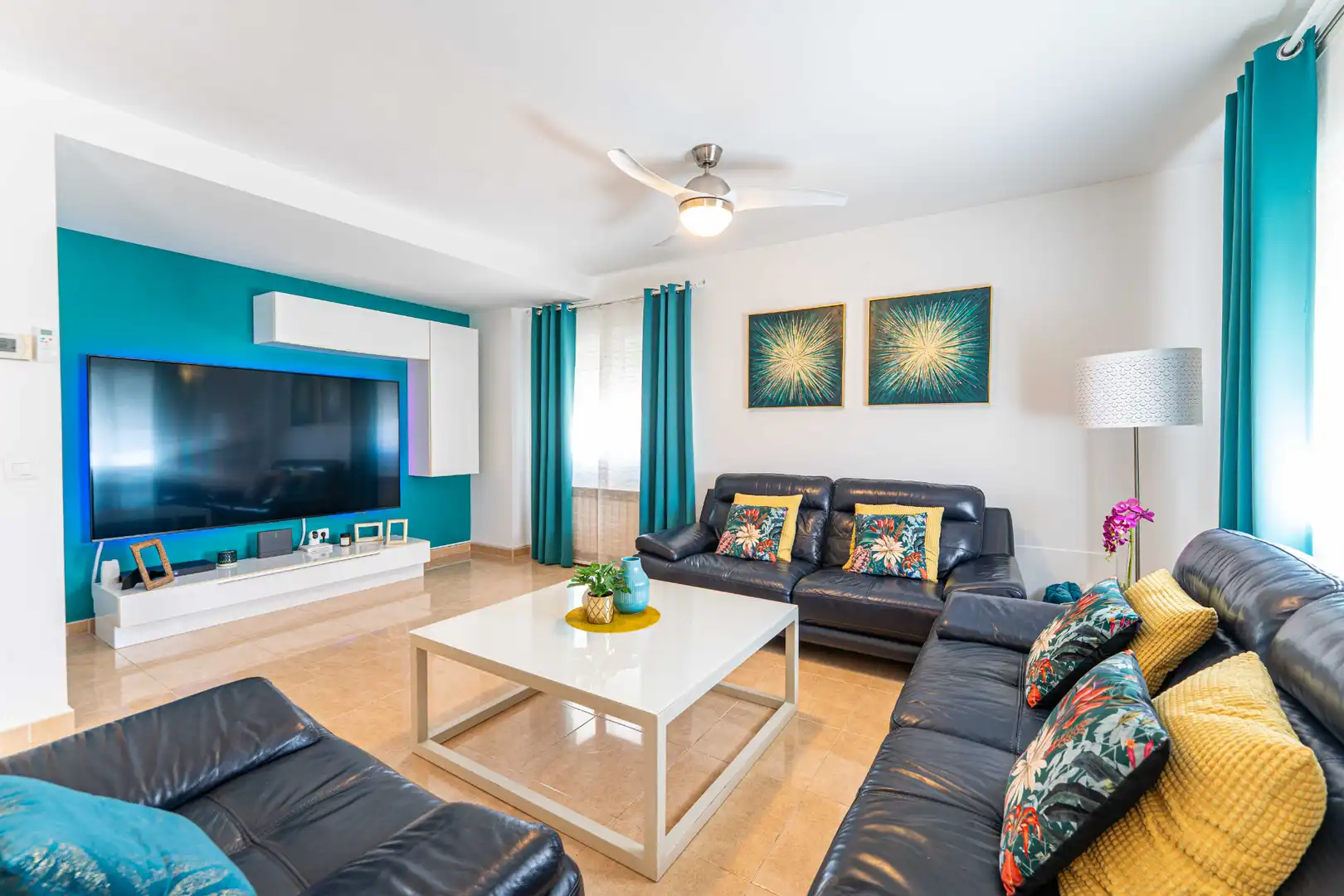Sala de estar de Casa o chalet en venta en Serranillos del Valle con Aire acondicionado, Calefacción y Jardín privado