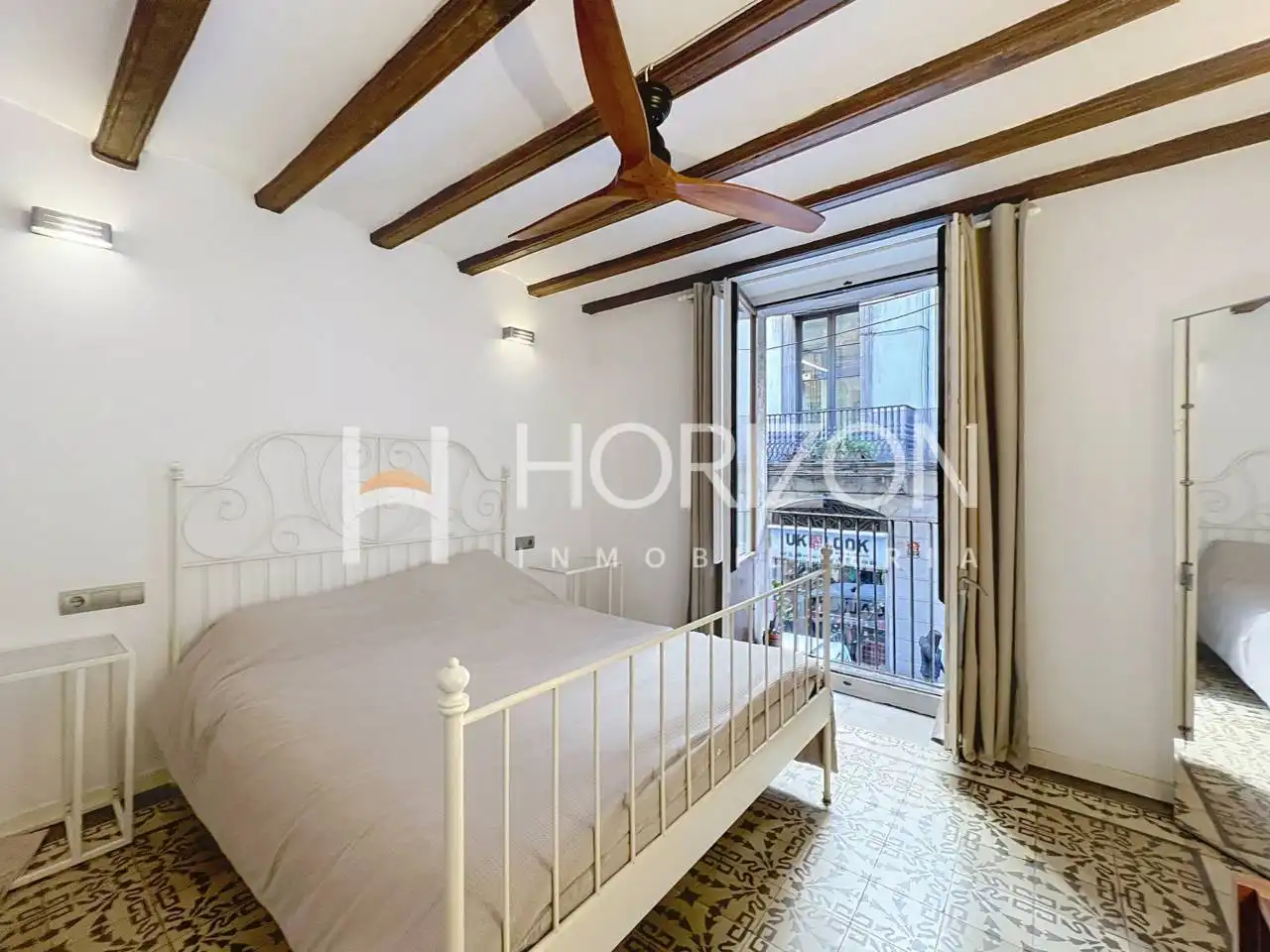 Dormitori de Apartament en venda en Barcelona amb Aire condicionat, Calefacció i Moblat