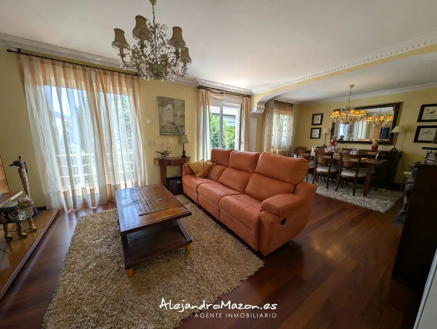 Wohnzimmer von Einfamilien-Reihenhaus zum Verkauf in Castro-Urdiales mit Heizung, Privatgarten und Terrasse