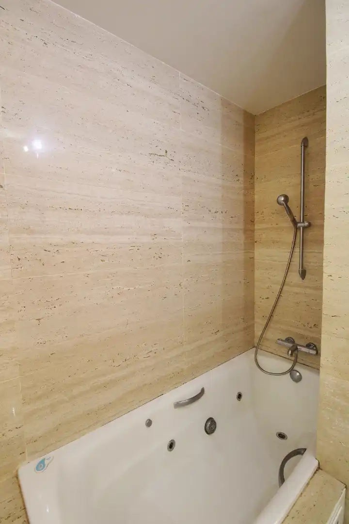 Baño de Piso en venta en Alhaurín de la Torre con Aire acondicionado, Terraza y Piscina comunitaria