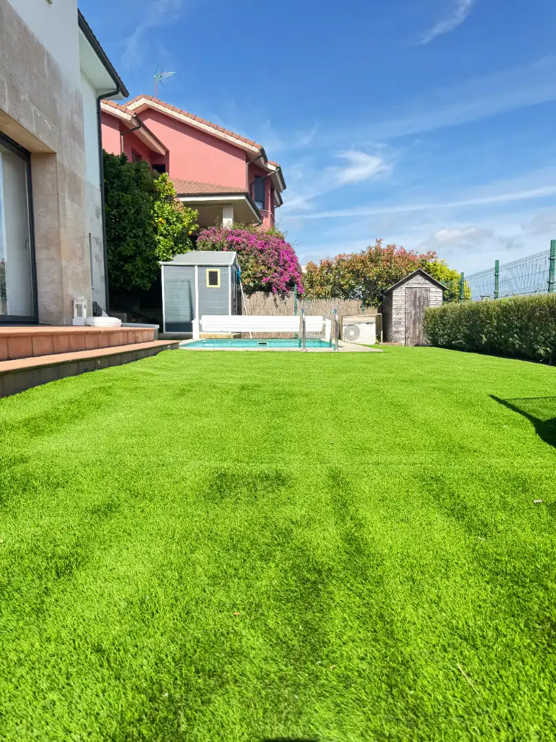 Piscina de Casa o xalet en venda en Avilés amb Calefacció, Jardí privat i Parquet
