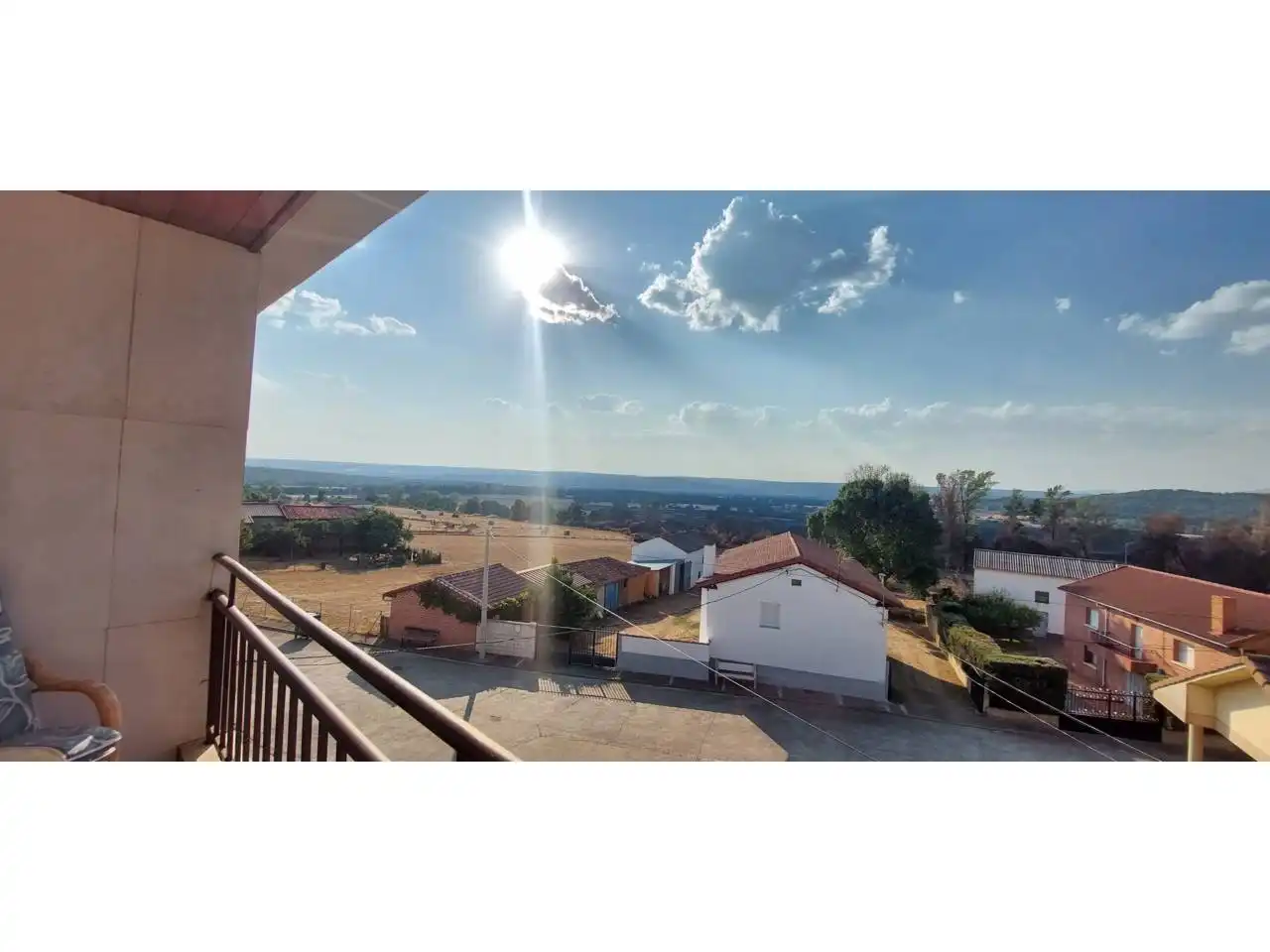 Vista exterior de Casa o chalet en venta en Almanza con Jardín privado, Terraza y Amueblado