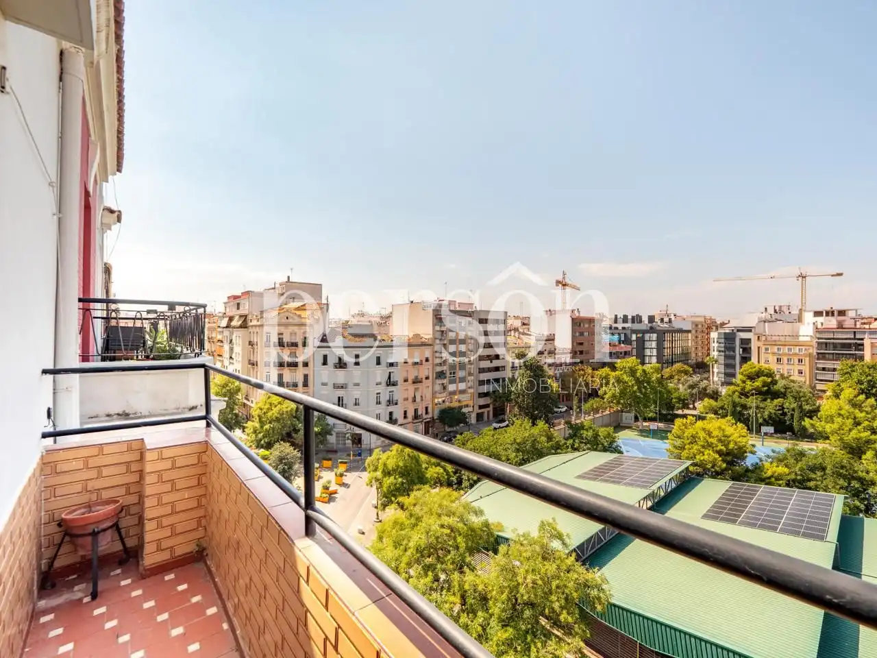 Außenansicht von Wohnung zur Miete in Valencia mit Klimaanlage, Terrasse und Möbliert