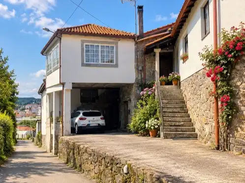 Vista exterior de Casa o xalet en venda en Chantada amb Calefacció, Jardí privat i Parquet