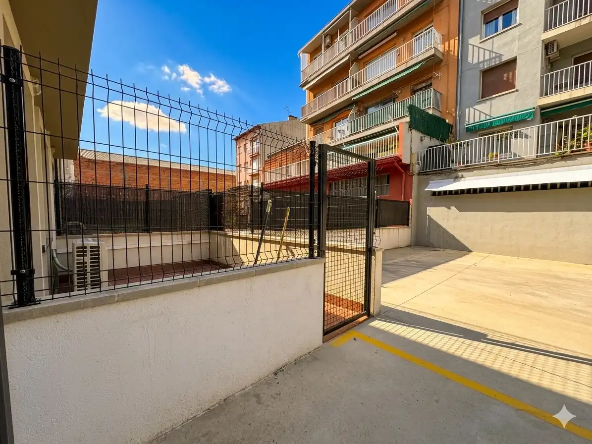 Aparcament de Planta baixa en venda en Llinars del Vallès amb Aire condicionat, Calefacció i Terrassa